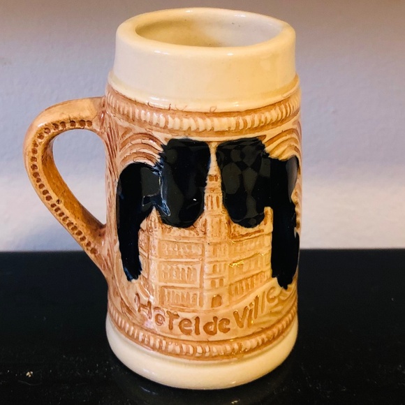 Belgian Vintage Mini Manneken Pis-Hotel de Ville Bruxelles Mug - Picture 2 of 6